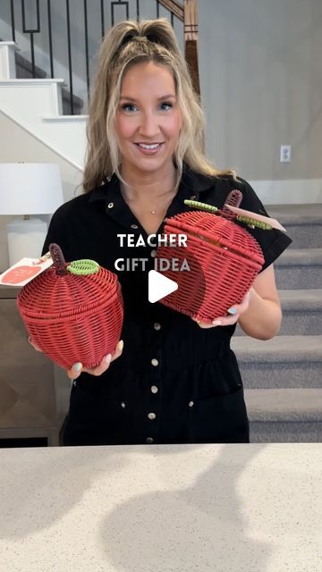 Kristin Miller | Mom of 2 on Instagram: "Teacher appreciation gift idea🍎Comment “teach” to get my free gift tag printable + supplies to make these sent directly to your DMs! How fun are these apple shaped baskets!? Teacher appreciation week is May 6-10. Save & send to a friend who would want to make this! • • #teachergift #giftidea #teacherappreciationweek #amazonfinds #momlife #teacherideas #giftsforteachers" Apple Container Teacher Gift, Teachers Gift Basket Ideas, Gift Basket Ideas For Teachers, Teacher Appreciation Basket, Teacher Gift Basket Ideas, Teacher Appreciation Gift Baskets, Teacher Gift Basket, Watermelon Gift, Teacher Gift Baskets