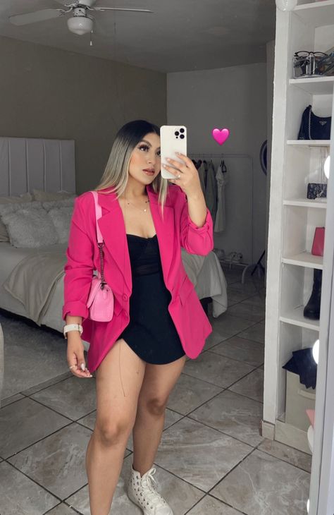 Outfits Con Blazer Fucsia, Outfit Con Blazer Rosa, Outfit Ideas Semi Formal, Semi Formal Mujer, Blazer Rosa, Fiesta Outfit, Outfits Casuales, Semi Formal, Ariel