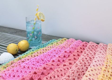 10 Amazing Mini Skeins Crochet Project Ideas Crochet Project Ideas, Crochet Shawl Pattern, Star Crochet, Summer Shawl, Shawl Crochet, Yarn Cake, Different Stitches, Mini Skein, Shawl Crochet Pattern