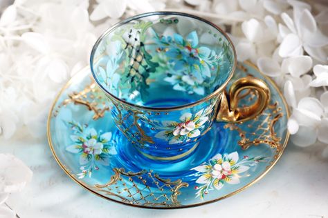 Fine China Dinnerware, Tea Cup Collection, Pretty Tea Cups, Glass Tea Cups, Mad Tea Party, Cute Bedroom Decor, Teapots And Cups, Tea Service, Arts And Crafts Movement