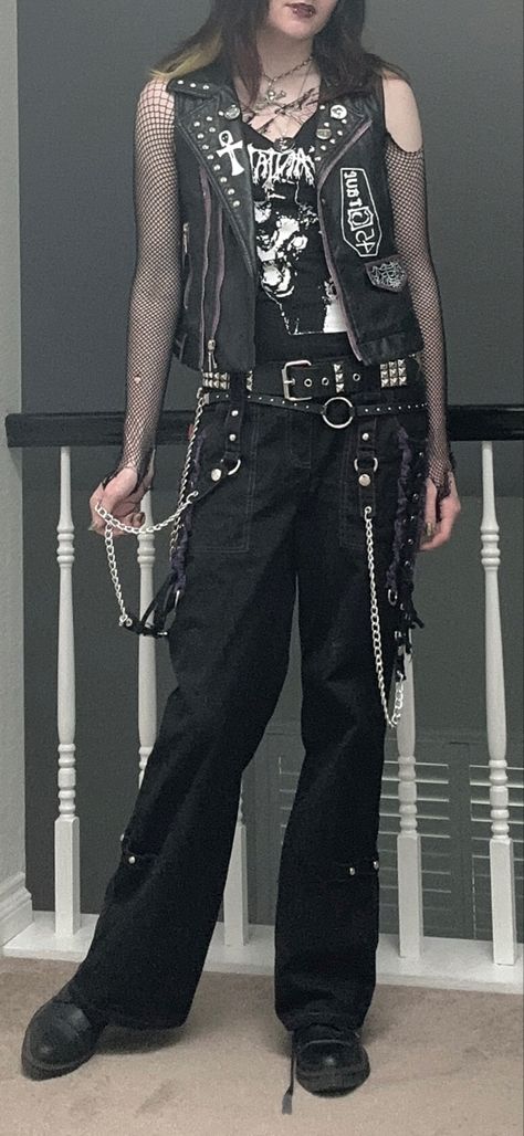 80s And 90s Aesthetic Outfits, Alt Punk Aesthetic, Punk Outfits For Men, Goth 90s Outfits, Aesthetic Man Clothes, Punk Goth Male Outfit, Gothic Mens Outfits, Men Gothic Outfit, 80s Punk Fashion Male