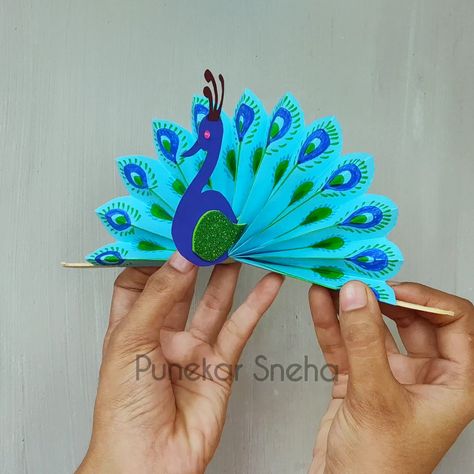 Peacock Making Craft, Peacock Crafts Decor, Peacock Craft Preschool, Peacock Art And Craft, Peacock Craft Ideas, How To Draw A Peacock, Paper Peacock Crafts, Birds Crafts Preschool, Peacock Art Drawing