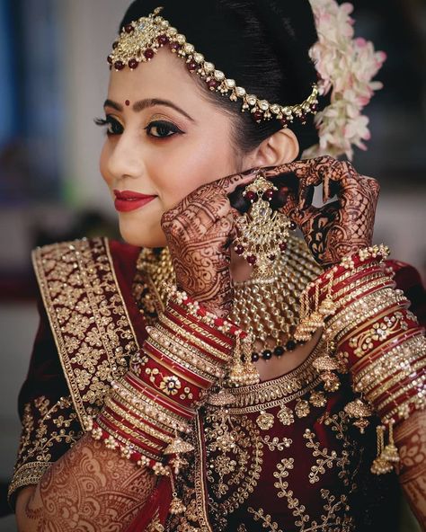 Stone stunned bangles with red chudis and jhumki gives wow appeal. #indianwedding #indianbride #bridaloutfit #bridaljewelery #bangles #bridalinspo #indianjewellery #indianbangles #choodas #redlehenga Brides Photoshoot, Wedding Closeup, Brides Photography, भारतीय दुल्हन संबंधी, शादी की तस्वीरें, Indian Bride Poses, Indian Bride Photography Poses, Wedding Bangles, Indian Wedding Poses