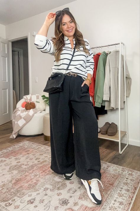 How to style trousers for fall Styling Wide Leg Trousers, Styling Trousers, Casual Teacher Outfits, Rectangle Body Shape Outfits, Style Wide Leg Trousers, Outfit Ideas Trendy, Sweater And Trousers, Midsize Outfit, Black And White Outfit