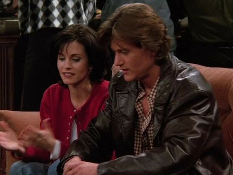 FRIENDS 1996 (S2 E10) Monica with Fun Bobby (co-star Vincent Ventresca). Fun Bobby Friends, Friends Fits, David Schwimmer, Friends Season, Monica Geller, Matthew Perry, Warner Brothers, Group Of Friends, Haircut Ideas