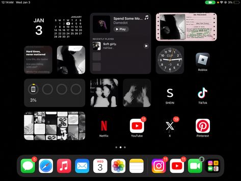 Ipad Air Home Screen Layout, Ipad Widgets Ideas Aesthetic, Black Ipad Layout, Ipad Wallpaper Setup, Widget Layout Ipad, Ipad Layout Ideas Dark, Home Screen Wallpapers Ipad, I Pad Layout Ideas, I Pad Aesthetic Home Screen