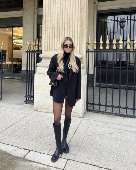 hair inspo, blonde hair insnpo, blazer, preppy outfit inspo, fall outfit inspo, spring outfit inspo, chic outfit inspo, city outfit inspo, high boots, leather boots, black leather boots, black boots Bangs White Hair, Blazer Chic Outfit, Black Leather Boots Outfit, White Hairstyles, Black Knee High Boots Outfit, Black Outfit Winter, Leather Boots Outfit, Summer Boots Outfit, Winter Party Outfit