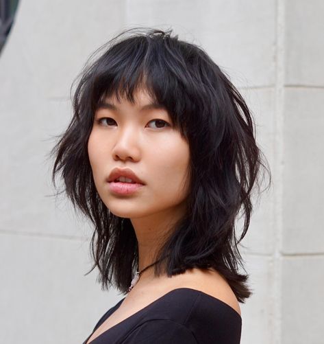 Mullet Round Face, Shag Cut, Layered Haircuts With Bangs, Medium Layered Haircuts, How To Cut Bangs, Fall Hair Cuts, Wolf Cut, Celebrity Hair Stylist, Haircuts Straight Hair