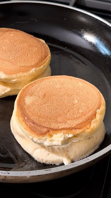 Japanese Pancakes Fluffy Recipe Easy, Japanese Pancakes Fluffy Recipe, Super Fluffy Japanese Pancakes Recipe, Thick Japanese Pancakes, Japanese Pancake Aesthetic, Jerk Chicken Marinade, Maple Whipped Cream, Japanese Pancake, Healthy Drinks Smoothies