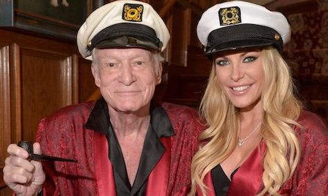 American Playboy Hugh Hefner Costume, Crystal Hefner, Playboy Bunny Costume, Bunny Halloween Costume, Hugh Hefner, Diy Kostüm, Bill Cosby, Couple Halloween, Couples Costumes