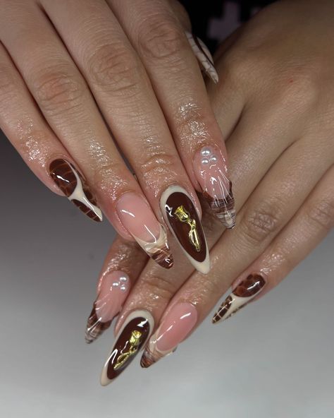 🍂🤎🦂 inspo: @nailsbyciena @shopagaloreco product used: *irish creme + jlo base *eggshell + espresso *bling gel *diamond steel top coat use code ‘ALEXIA10’ at checkout 🤎 #nails #nailart #naildesign #nailinspo #fallnails #fallnails🍁🍂 #fallnailart #gelx #gelxinspo #gelxnails #nailtech #cltnails #cltnailtech Fall Inspo Nails Almond Shape, Gel Nail Designs Almond Shape, Fall Long Nails, Espresso Nails, Creme Nails, Burgundy Shades, Acrylic Nails Almond Shape, Cozy Colors, Fall Nail Ideas