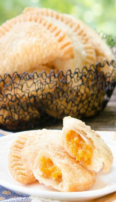 Southern Fried Apricot Hand Pies Apricot Hand Pies, Fried Pies Recipe, Fruit Hand Pies, Apricot Pie, Apricot Recipes, Hand Pie Recipes, Fried Pies, Hand Pies, Pie Dessert