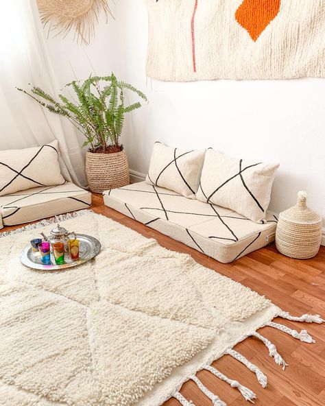 Introducing our new floor cushion covers! 😊 They’re perfect for adding extra comfort to your Moroccan floor seating or as a cozy cushion for benches. Our absolute favorite! 💕 What do you think? Share your thoughts below! 🤗 Découvrez nos nouvelles housses de coussins de sol ! 😊 Parfaites pour ajouter un confort supplémentaire à votre aménagement marocain au sol ou comme coussin douillet pour les bancs. Notre préféré absolu ! 💕 Qu’en pensez-vous ? Partagez vos pensées ci-dessous !... Rooftop House, Floor Cushions Living Room, Floor Seating Cushions, Indoor Bench Cushions, Bench Cushion Cover, Window Seat Cushion, Custom Bench Cushion, Custom Bench, Simple Living Room Decor