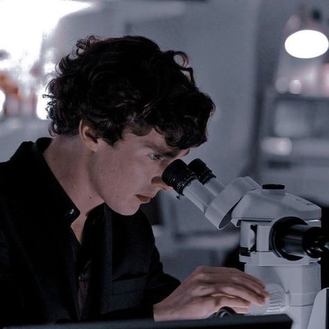 Young Benedict Cumberbatch, Sherlock Holmes Series, Sherlock Holmes Benedict, Sherlock Holmes 3, Sherlock Cumberbatch, Sherlock Holmes Benedict Cumberbatch, Benedict Sherlock, Sherlock Holmes Bbc, Sherlock 3