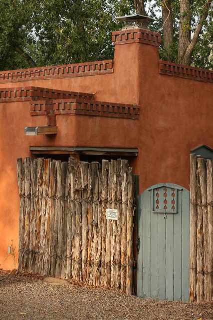 coyote fence.  Heart-stopping combination of adobe with the tree post fence and dusty blue door. Coyote Fence, New Mexico Style, New Mexico Homes, Yard Fence, Fencing Ideas, Adobe House, Santa Fe Style, Front Yard Fence, Southwest Decor