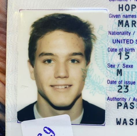 Mark Hoppus Blink 182 Tom Delonge, Blink 182 Tom, Punk Guys, Mark Hoppus, Body Pic, Tom Delonge, Passport Photo, Hot Band, Taking Over The World