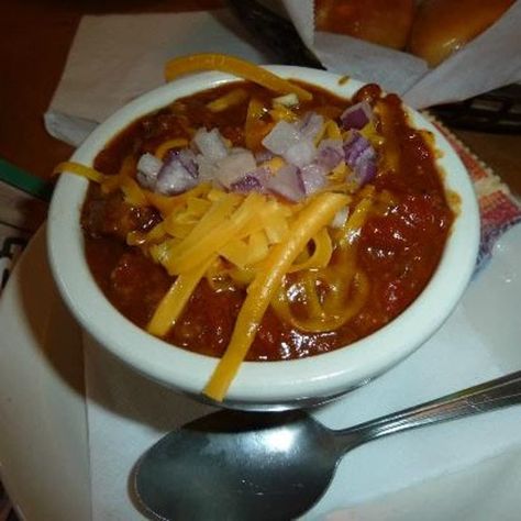 Cheeseburger Lasagna, Texas Roadhouse Chili Recipe, Roadhouse Recipes, Texas Roadhouse Recipes, Coney Sauce, Restaurant Meals, Texas Chili, Best Chili Recipe, Jambalaya Recipe