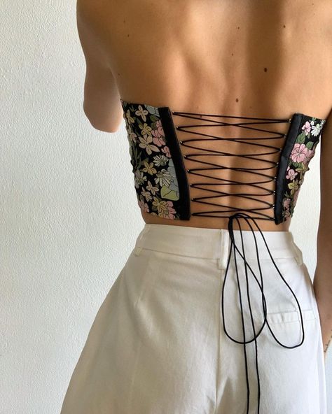 Corset Back Design, Corsets Fashion, Modern Corset, Corset Styles, Corset Outfit, Corset Fashion, Vintage Corset, Corset Crop Top, Bustiers