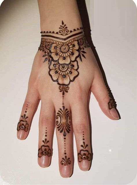 Henna Designs Kids, Mehandi Design Simple, Henna Motive, Simple Henna Designs Hand, New Mehndi Design, Cute Henna Designs, New Mehndi, Arabic Henna Designs, Henna Inspired Tattoos