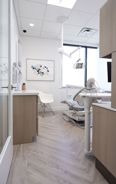 Vanwege visgraatvloer en houtkleur Neutral Dental Office, Modern Dental Operatory, Dental Office Flooring, Dental Office Operatory, Dental Operatory Design, Dental Operatory, Dental Design Interior, Herringbone Floors, Colour Palate