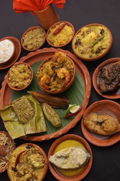 Bengali Thali, Kolkata Food, Food Singapore, Bengali Cuisine, Indian Food Photography, Bangladeshi Food, Bengali Food, India Food, Food Writing