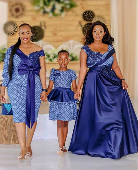 @weddingsbotswana @visualsbymon African Traditional Wedding Dress Bridesmaid, Shoeshoe Dresses, New Stylish Dress Design, Shweshwe Dresses For Makoti, Traditional Dresses For Women, Sotho Traditional Dresses, Shweshwe Wedding Dresses, Seshoeshoe Dresses, Designed Outfits