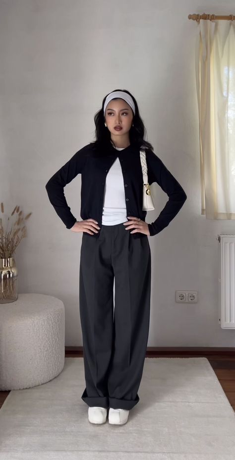 Classy Ootd Casual, Outfit Ideas Corporate, Sweater Vest Top Outfit, Formal Outfits For Cold Weather, Office Semi Casual Outfit, Everyday Outfits University, Jakarta Outfit Ideas, Plaid Pants Outfit Women Work, Modest Sophisticated Outfits