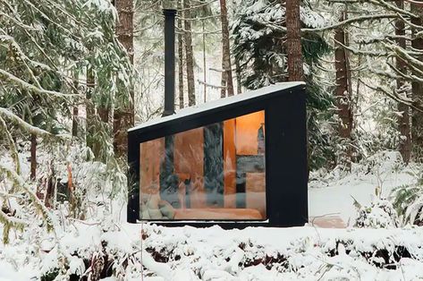 Une mini maison de 18m2 inspirée par le Japon (avec plan) Japanese Concept, Forest Cabin, Minimal Architecture, Vacation Goals, Tiny Cabins, Forest Bathing, Tree Canopy, Tiny Cabin, Tiny House Movement