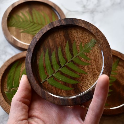 Affinity Arts Shop on Instagram: “Got a request for some “manlier” coasters than usual 😉 these are made of acacia wood, plant-based eco resin, and ferns from the Oregon…” Strawberry Tea, Epoxy Art, Wood Carving Designs, Eco Resin, Botanical Decor, Epoxy Resin Crafts, Wood And Resin, Pressed Flower Art, Resin Coasters