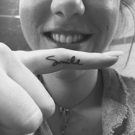 Smile Finger Tattoo, Smile Tattoo Finger, Tattoo Finger, Smile Tattoo, Smile Smile, Finger Tattoo, Needle Work, Finger Tattoos, Infinity Tattoo