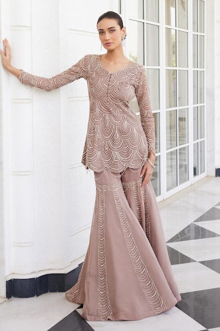 Sharara Suits Designs, Net Sharara, Scallop Neckline, Punjabi Suit Boutique, Sharara Designs, Scallop Pattern, Scallop Border, Pakistani Fancy Dresses, Designer Kurtis