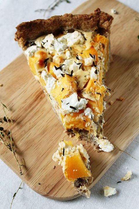 Pumpkin and Feta Tart Pumpkin And Feta, Feta Tart, Pumpkin Feta, Tart Recipes Savory, Feta Quiche, Savory Pumpkin Recipes, Savory Pies, Diner Recept, Savory Tart