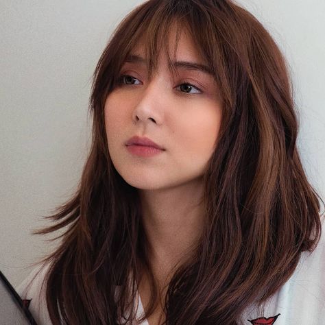 Kathryn Bernardo 🌟 Kathryn Bernardo Hair Color, Kathryn Bernardo Hair, Kathryn Bernardo Hairstyle, Kathryn Bernardo Photoshoot, Hair Color For Morena Skin, Hair Color For Morena, Filipino Hair, Brown Aesthetic Wallpaper, Blond Balayage