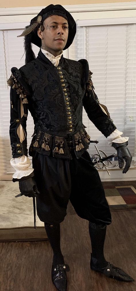 Medival Outfits Man, Sca Outfits, Royal Medival Outfits Male, 1500s Mens Fashion, Men Ren Faire Costume, Medival Outfits Male Noble, Medieval Outfits Men, Medieval Italian Clothing, Medieval Clothing Royal