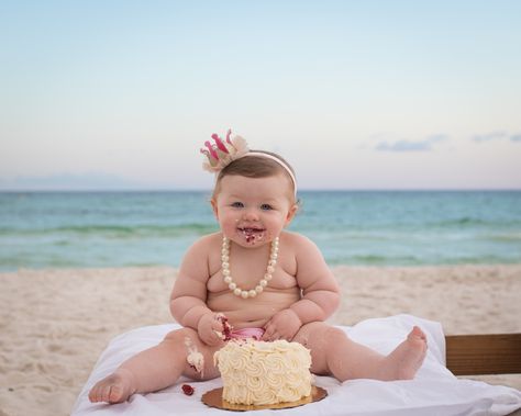 1 Year Old Cake Smash Photography - http://www.ljenningsphotography.com/1-year-old-cake-smash-photography/ Smash Cake Beach, Old Cake, Sunset Session, Cake Smash Photography, Smash Cake, Beautiful Family, Baby Ideas, Beach Photos, Cake Smash