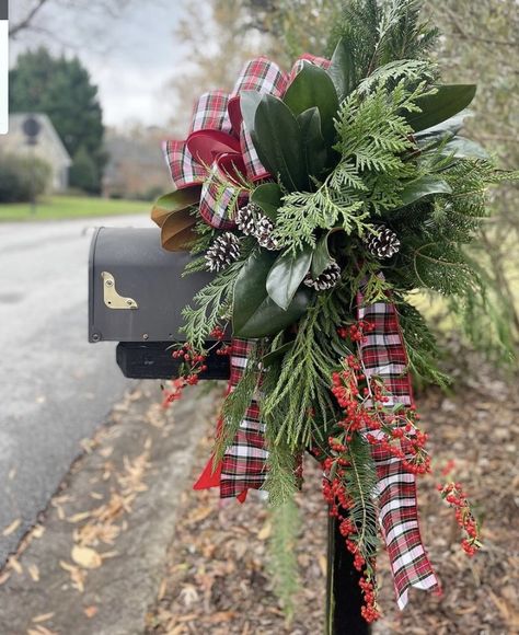 Christmas Mailbox Decorations, Christmas Mailbox, Outside Christmas Decorations, Mailbox Decor, Country Christmas Decorations, Simple Christmas Decor, Outside Decorations, Christmas Porch Decor, Holiday Flower