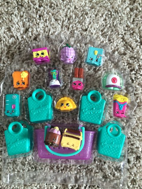 Shop Kins, Shopkins Birthday Cake, Nom Noms Toys, Aesthetic Toys, Crafts To Do When Your Bored, Wedding Cake Cookies, Beautiful Iphone Case, Shopkins Birthday, Baby Fruit