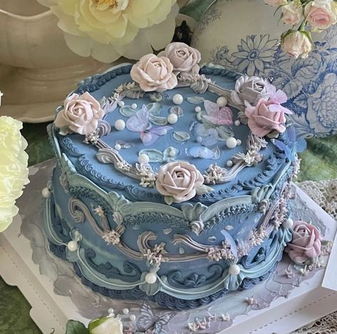 Cottage Core Cakes, Victorian Cakes, Bolo Vintage, Vintage Birthday Cakes, Cake With Flowers, Making Cakes, Pretty Dessert, Cute Baking, Creative Birthday Cakes