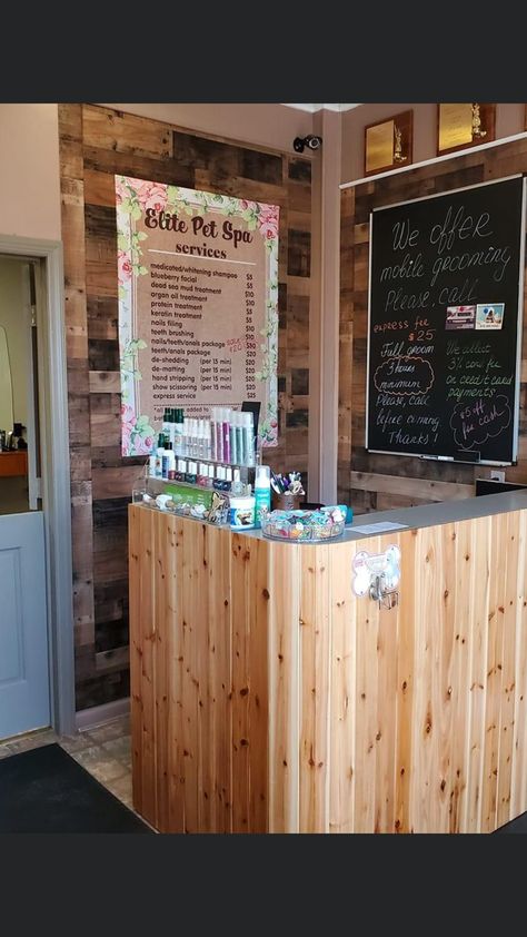 Rustic Dog Grooming Salon Ideas, Dog Daycare Front Desk, Grooming Shop Decor, Dog Grooming Salon Setup, Small Pet Grooming Salon Ideas Design, Dog Grooming Station Ideas, Shed Grooming Salon, Pet Boarding Facility, Small Grooming Salon