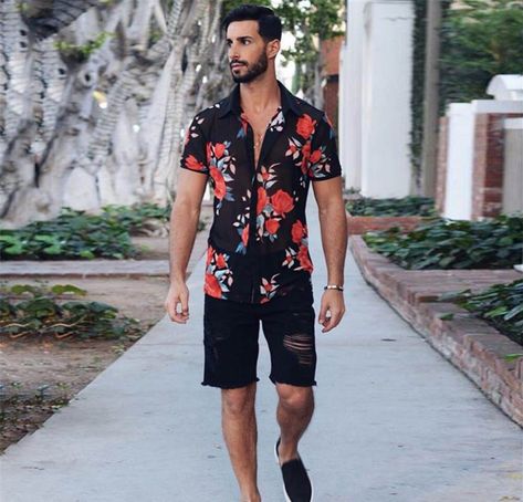 Men's Floral Shirts came to existence after the Hawaiian print came in trend in the '80s. Floral prints were once considered as middle-aged people print. #FloralShirt #HawaiianShirtsForMen #MensFloralShirts #menfashion #fashion #menstyle #style #menswear #men #mensfashion #fashionblogger #ootd #menwithstyle #outfit #menwithclass  #hawaiishirts #flowershirt Manly Outfit, Streetwear Photography, Gentleman Lifestyle, Floral Shirts, 80s Floral, Styling Guide, Mens Designer Fashion, Hawaiian Print, Mens Hawaiian Shirts