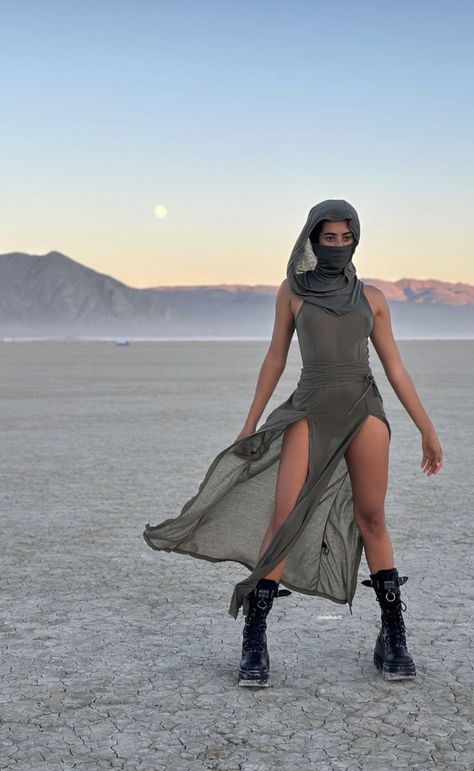 Dune Outfits Women, Wasteland Rave Outfits, Desert Inspired Outfits, Dune Themed Outfits, Dune Style Clothing, Leather Festival Outfit, Dune Clothes Aesthetic, Dune Halloween Costume Women, Survival Aesthetic Outfits