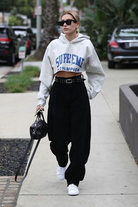 Italian Street Style, Hailey Baldwin Street Style, Stile Kendall Jenner, Hailey Baldwin Style, Mode Editorials, Casual Styles, Model Look, Looks Street Style, Hailey Baldwin