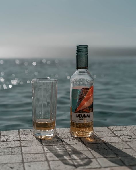 Another expression of the tropical island🥃🏝️ ~My favorite Takamaka Rum -> Dark Spiced! ~The Taste -> Smooth notes of vanilla, papaya, caramel and tones of grass and dry underneath ~If you visit the Seychelles - this is the tea of the islands😉 Don’t forget to visit the Rum Distillery in Mahé to learn more about the production & history (tasting included). *Unpaid ad - unbezahlte unbeauftragte Werbung #seychelles #takamakarum #takamaka #mahé #travel #travelphotography #travelblogger Takamaka Rum, Aesthetic Drinks, Tropical Island, Tropical Islands, The Tea, The Taste, Seychelles, Papaya, Travel Blogger