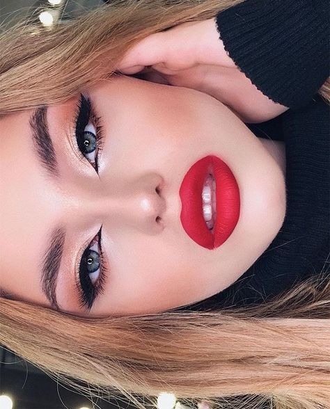 Makeup With Red Lipstick, Makeup Bibir, Red Lip Liner, Rockabilly Makeup, Red Lipstick Makeup Looks, Makeup Cantik, Daytime Makeup, Red Lips Makeup Look, Real Cat