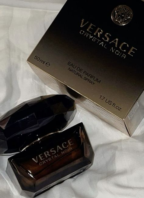 Perfume Snap, Versace Crystal Noir Perfume, Versace Parfum, Versace Crystal Noir, Victoria Secret Vanilla, Crystal Noir, Seductive Perfume, Fragrance Lab, Versace Perfume