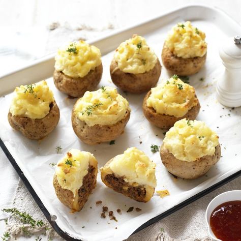 Cottage Pie Jacket Baked Potatoes Baked Potato Recipes, Cottage Pie, Meat Substitutes, Lean Beef, Baked Potatoes, Potatoes Recipe, Stir Fries, Pizza Toppings, Veg Recipes