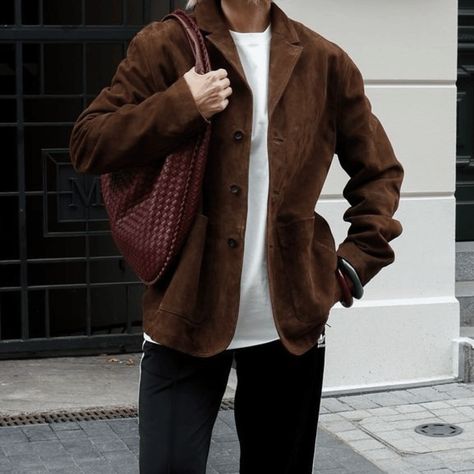 The perfect transitional jacket? Meet our „Sienna“ Jacket! Available in a rich coffee brown or chic camel, it elevates any look effortlessly. Pair it with athleisure or your favorite denim - Sienna fits every style. 🔗 https://forloma.de/products/velour-jacket-sienna #FORLOMA #BrownJacket #SuedeJacket #SuedeTrend Dark Brown Suede Jacket Outfit, Brown Suede Jacket Outfit, Suede Jacket Outfit, Transitional Jacket, Jacket Outfit Women, Velour Jacket, Brown Suede Jacket, Jacket Outfit, Brown Jacket