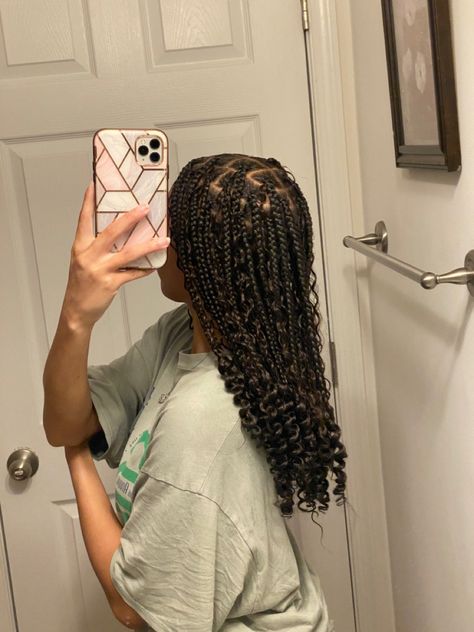 Medium Bohemian Knotless Braids Shoulder Length, Bohemium Braids, Boho Braid Medium Length, Medium Braids With Curls, Mid Length Box Braids, Mini Boho Braids, Braided Hairstyles Medium, Medium Length Braids, Bohemian Knotless Braids