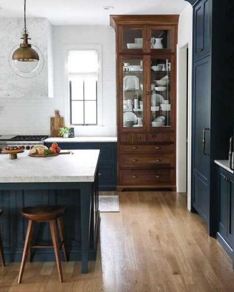 Mixed Wood Kitchen, 2021 Kitchen Trends, Farmhouse Kitchen Design, Mom Stuff, Pantry Design, Kitchen Trends, Dining Areas, Modern Farmhouse Kitchens, Kitchen Redo