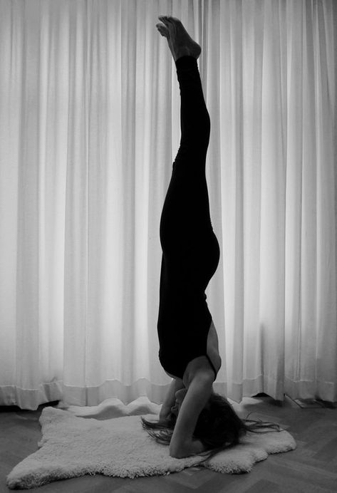 Maanvi Gowda - an introverted girl with a dream to achieve so many th… #romance #Romance #amreading #books #wattpad Headstand Yoga Aesthetic, Headstand Pose Aesthetic, Meditation At Home Aesthetic, Head Stand Aesthetic, Head Stand Pose, Aesthetic Headstand, Head Standing Yoga, Yoga Headstand Aesthetic, Handstand Aesthetic